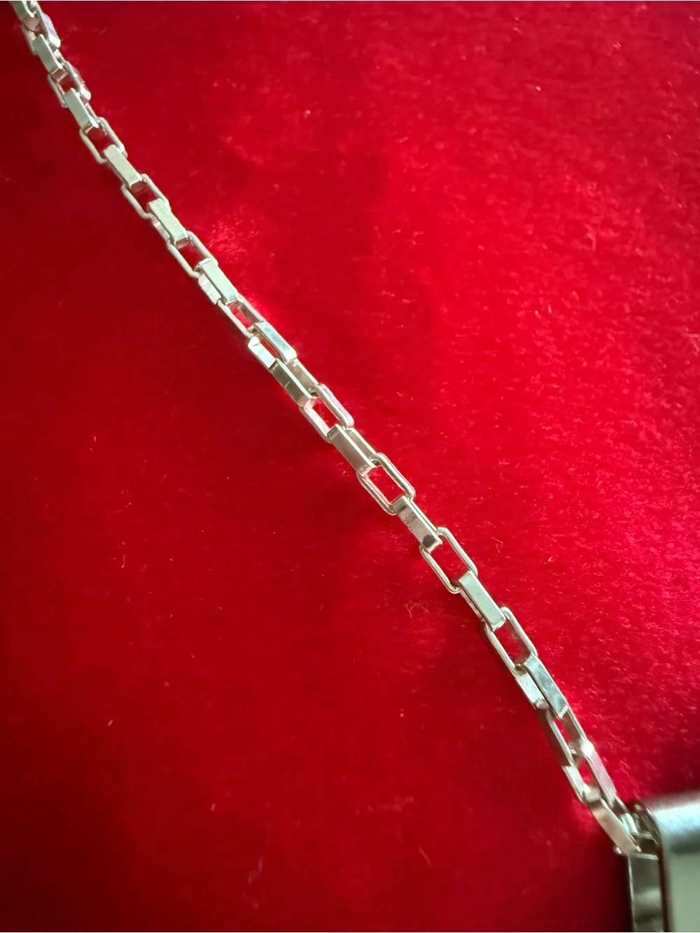Authentic Gucci Sterling Silver Geometric Pendant Necklace – 18”